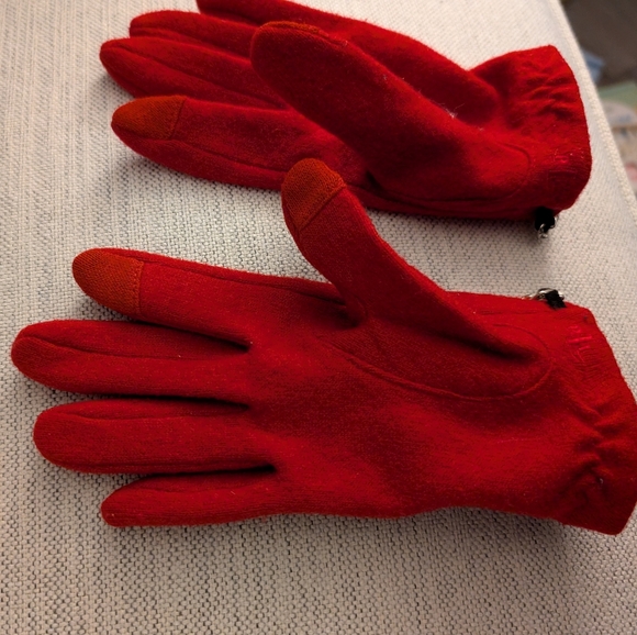 Lauren Ralph Lauren fitted red gloves w chain - Picture 9 of 9